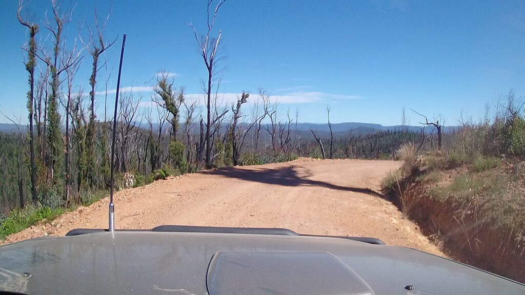 Pic of a hard to see RH bend, with a drop on the outside
